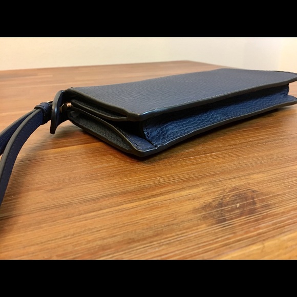 Beautiful Kate Spade Ciara Wristlet - Picture 7 of 8